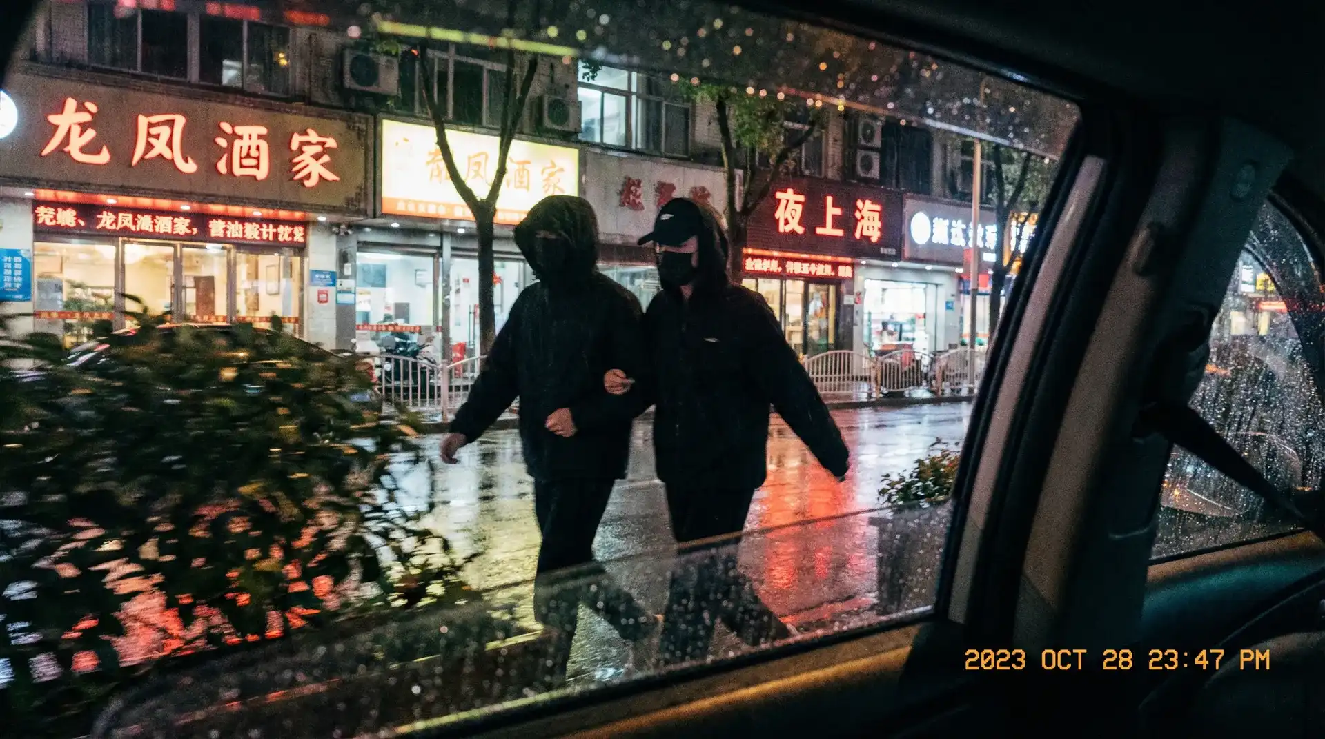 b体育平台app - 顶流明星深夜密会现场抓拍照片